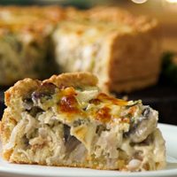 Económica, rendidora y deliciosa: con solo una pechuga de pollo hacé esta increíble tarta