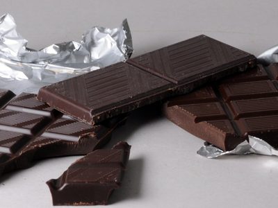 Tableta de chocolate: con 2 ingredientes, prepará esta versión fit y rendidora para comer sin culpa