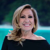 Acompañada de sus hijos y de sus nietos: Rosa Benito celebró junto a su familia un gran momento