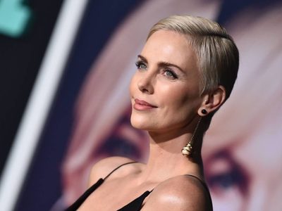 ¿Falta de modestia? El ostentoso collar que lució Charlize Theron en los Oscar 2020