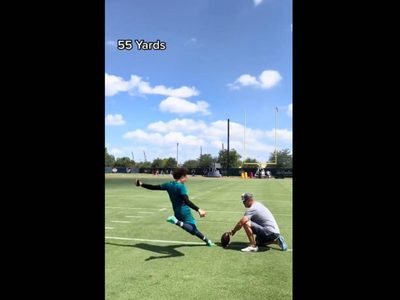 Memo Ochoa: de portero a pateador de la NFL… por un día (Video)