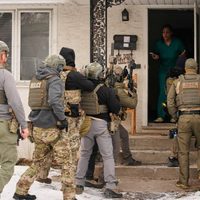 ICE autoriza a sus agentes el ingreso a domicilios sin orden judicial, dice memorando