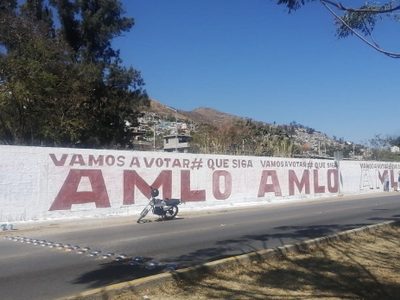 Promueven votar #QueSiga AMLO en consulta de revocación; PAN alista queja contra Morena