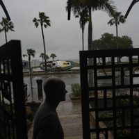 Millones se quedan sin luz en Florida tras la llegada del huracán Milton