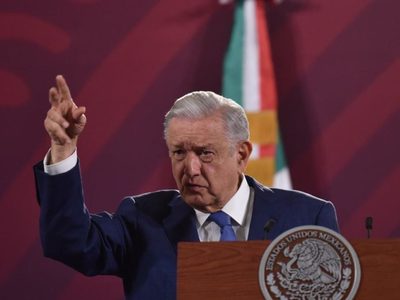 AMLO llama “predilecta de la oligarquía” a Xóchitl Gálvez y denuncia cobertura inequitativa