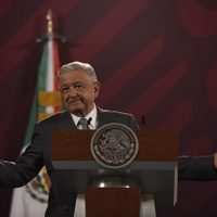 Se pospuso el traslado de vuelos del AICM al Felipe Ángeles por los muchos boletos ya vendidos: AMLO