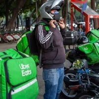 Repartidores de aplicaciones exigen claridad sobre ley para trabajadores de plataformas digitales