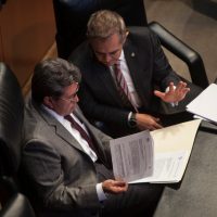 Monreal pide prudencia tras solicitudes para desaparecer poderes en tres estados