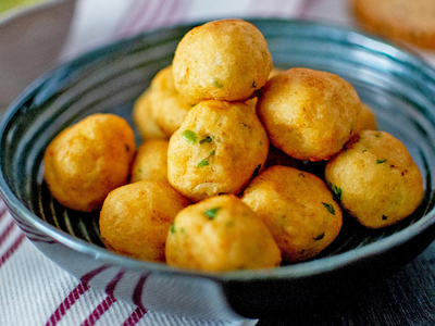Bolitas de coliflor: crujientes y muy ricas para picotear en tu próxima juntada