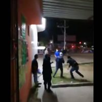 Choque entre habitantes del Valle de Etla y triquis por un bloqueo deja al menos cuatro heridos
