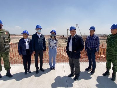 AMLO supervisa construcción de Santa Lucía; es una obra “impresionante”, dice