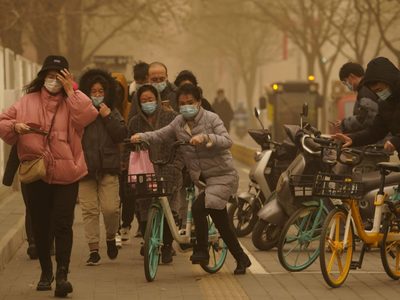 “Parece el fin del mundo”: una poderosa tormenta de arena sepultó a China