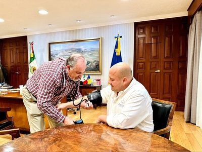 Dan de alta al gobernador Enrique Alfaro; por esto lo hospitalizaron