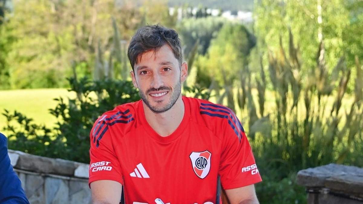 Matías Viña, refuerzo de River, con el paisaje de San Martín de Los Andes de fondo