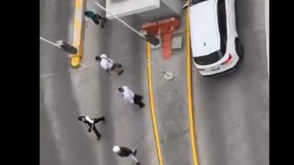 Repartidores de la aplicación digital Didi protagonizaron una pelea “campal” con guardias de seguridad