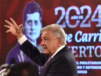 Slim “sabe que la economía está fuerte”, dice AMLO ante caída del peso por reforma judicial
