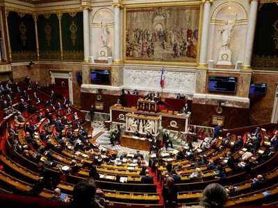 Francia aprueba una polémica ley contra el islamismo radical