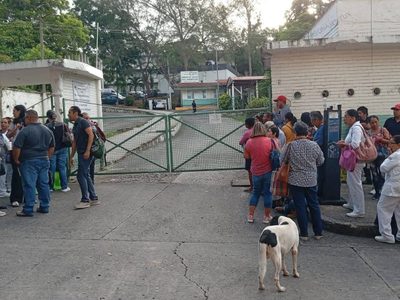 Hombre dispara contra taxista hospitalizado y su padre en IMSS-Bienestar de Tuxpan