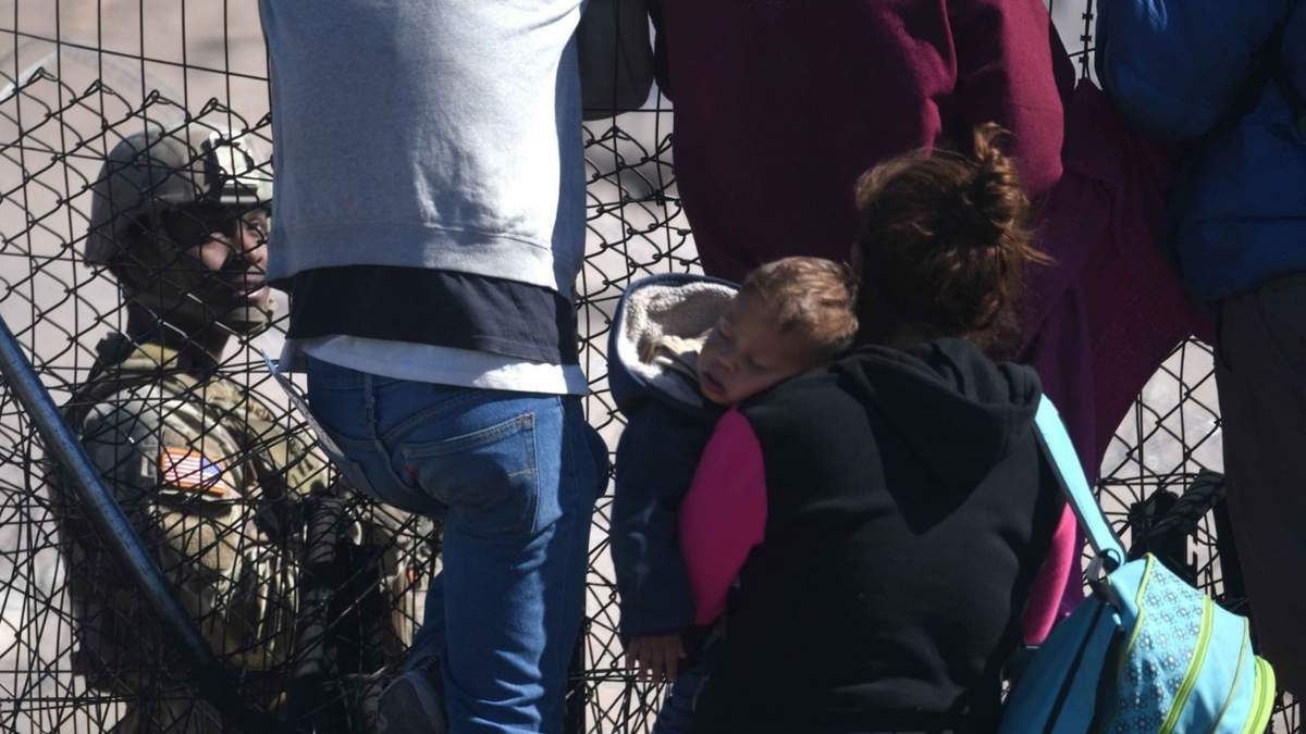 Migrantes en su intento de cruzar por Ciudad Juárez
