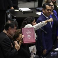 Luisa María Alcalde convierte la entrega del Sexto Informe en mitin morenista (Video)