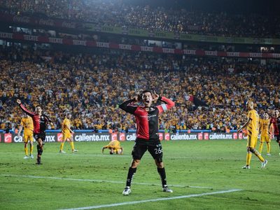 Aldo Rocha encabezó canto homofóbico en los festejos del Atlas (Video)