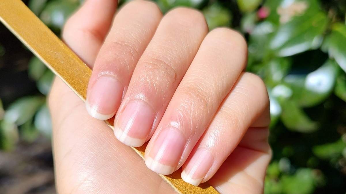Uñas limpias y blanqueadas. Fuente: (X)