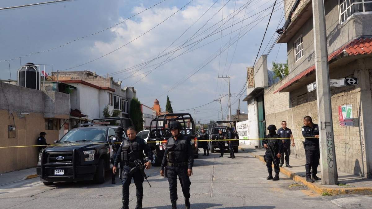 Un policía y un presunto ladrón murieron al enfrentarse en la colonia Seminario, después de registrarse una persecución por robo a casa-habitación