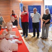 Salud entregó 16 centrífugas para hospitales y 22 maniquíes con torsos de simulación para el SIEN
