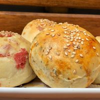 Pancitos de cantimpalo y queso: esponjosos, riquísimos y económicos, la receta más rica para tus picadas
