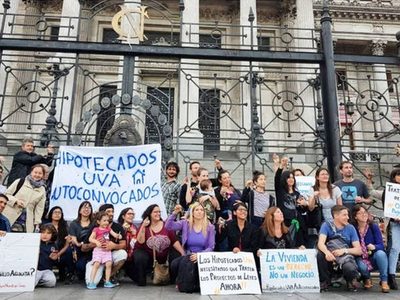 Créditos UVA: descongelan la cuota y lanzan un plan para "amortiguar" su aumento