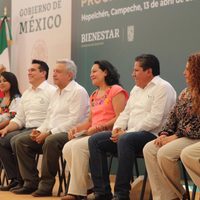 López Obrador pide unidad y respalda labor, pese a quejas y abucheos, del gobernador de Campeche