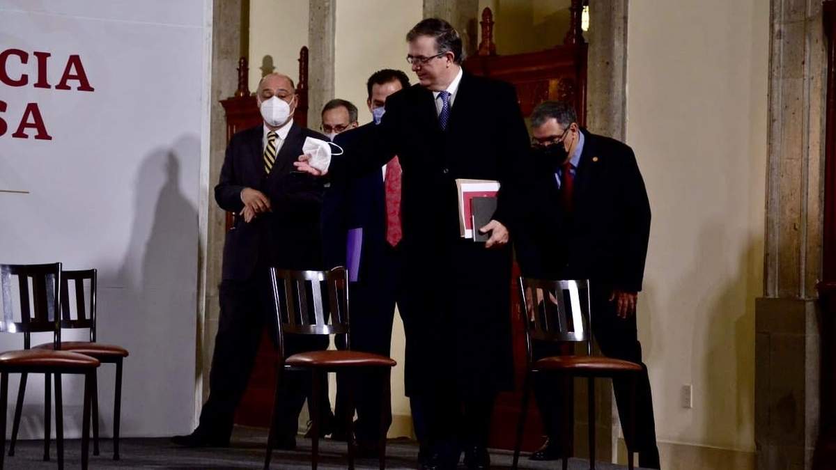 El canciller Marcelo Ebrard, al llegar a la conferencia matutina
