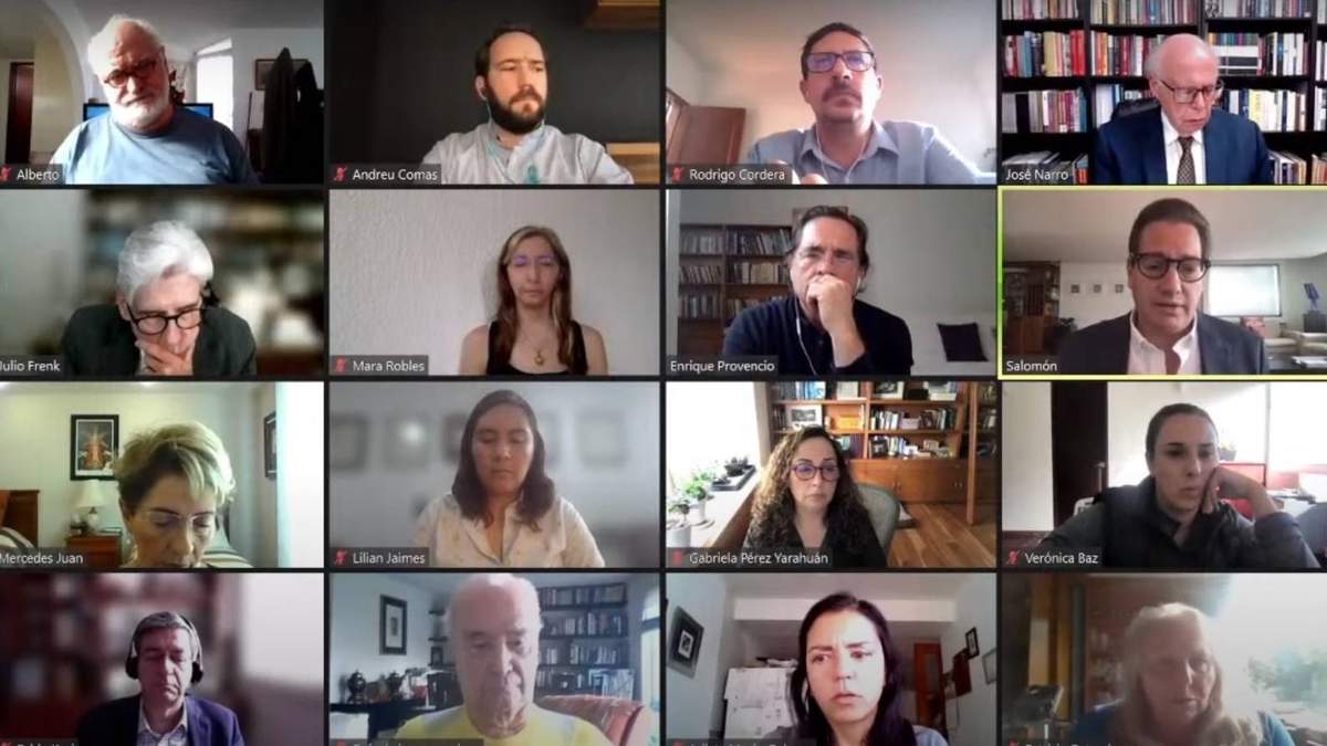 Los exfuncionarios de Salud participaron en una mesa de análisis