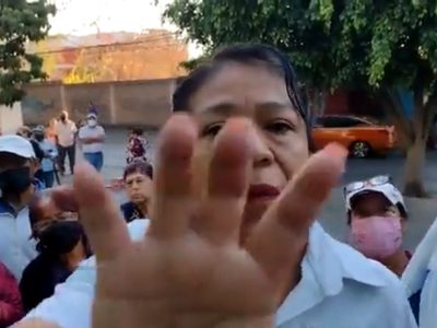 Funcionaria del Banco del Bienestar agrede a reportera en Cuernavaca