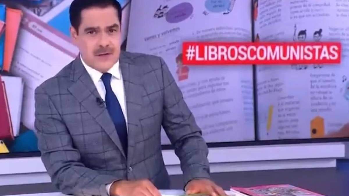 El conductor estelar de TV Azteca, Javier Alatorre, tildó los libros de la SEP de "comunistas"