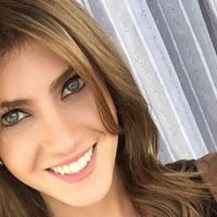 ¡Deténganla! Cande Ruggeri quiere desprenderse de las prendas ¡delante de todos!