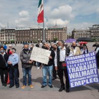 Soriana y Walmart reinstalarán a adultos mayores como empacadores