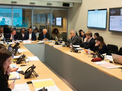 Alerta por las nuevas cepas del coronavirus: la OMS reunió al comité de urgencia
