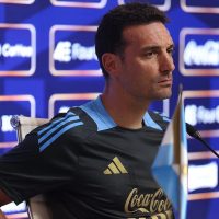 Respeto y grandeza: los detalles del sentido gesto de Lionel Scaloni con Raphinha