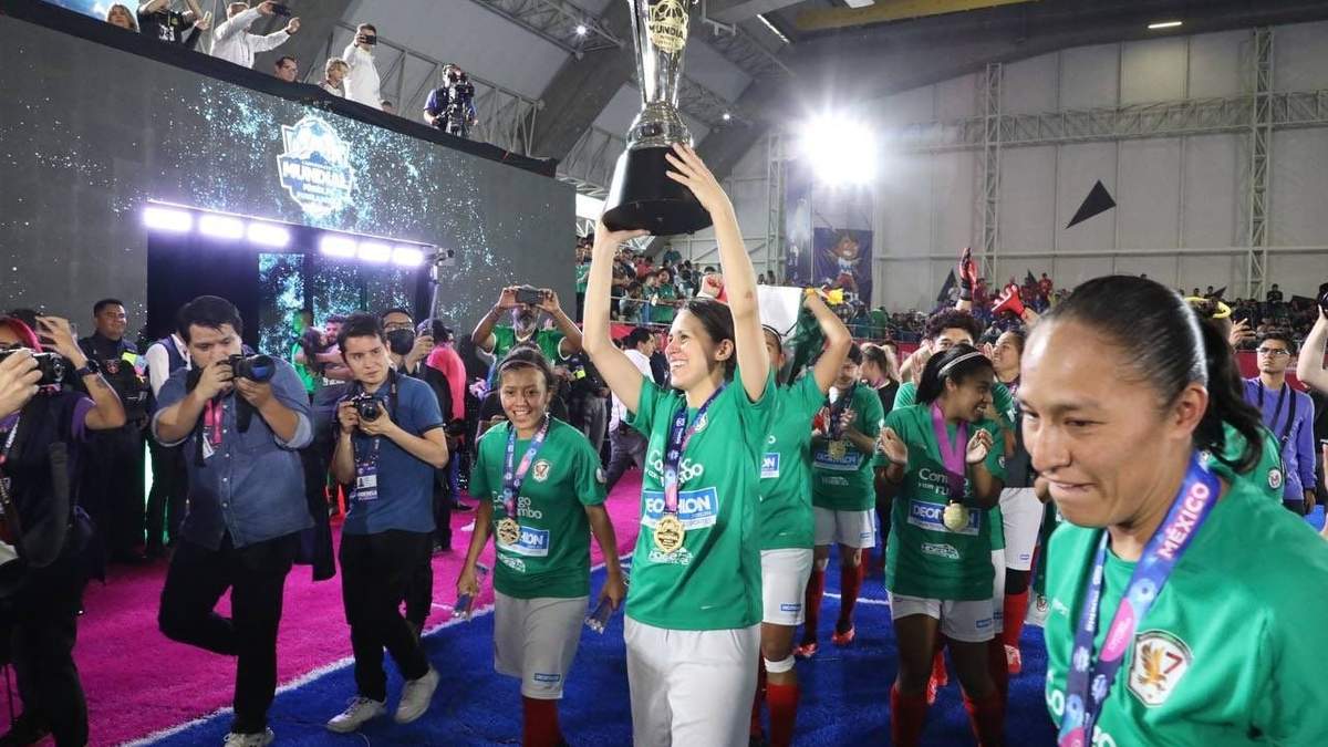 Celebran las campeonas