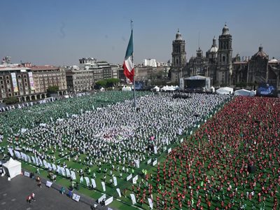 CDMX establece Récord Guinness con la clase de futbol más grande del mundo (Videos)