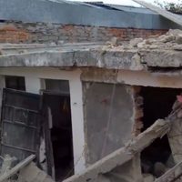 Explosión por aparente fuga de gas causa derrumbe de dos fincas en Jalisco