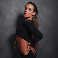 Sport-luxe: el estilo de Cami Homs que podés imitar para pasar un verano canchera y fresca