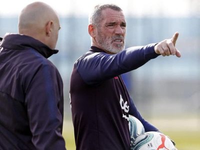 La gastada del entrenador de arqueros del Barcelona al Madrid por la derrota ante Betis