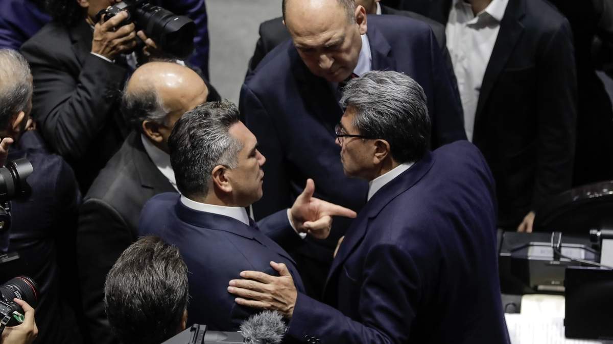 Alejandro Moreno y Ricardo Monreal en el Senado