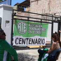 Trabajadores municipales de Centenario inician medidas de fuerza por reclamo salarial