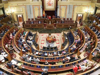 Con un voto de diferencia aprueban en España reforma laboral que evitará la precariedad laboral