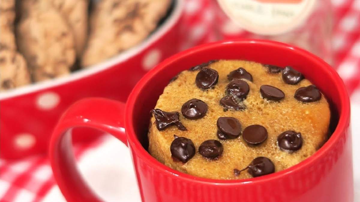 Cómo hacer una cookie en taza con corazón de nutella. Fuente: (X)