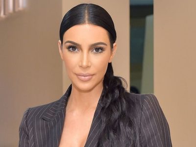 Kim Kardashian cerró el año pero olvidó cerrar otra cosa y... ¡Ojo a lo que se ve!