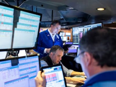 Los bonos argentinos treparon y cayó el riesgo país tras el análisis crediticio de Fitch Rating